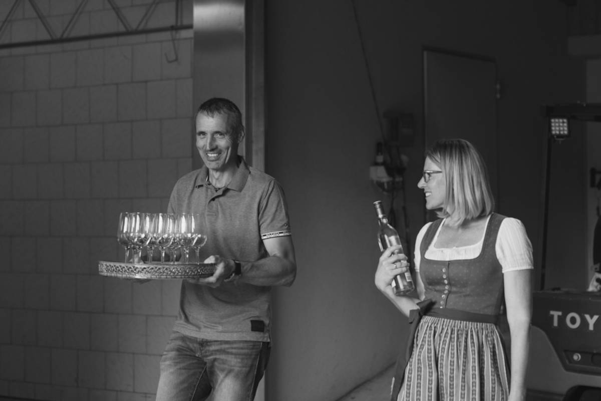 Weingut Grasmuck in der Südsteiermark - Karl-Heinz und Eveline bei der Weinerlebnisführung